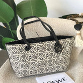 شنطة نسائية من ماركة لويفي LOEWE